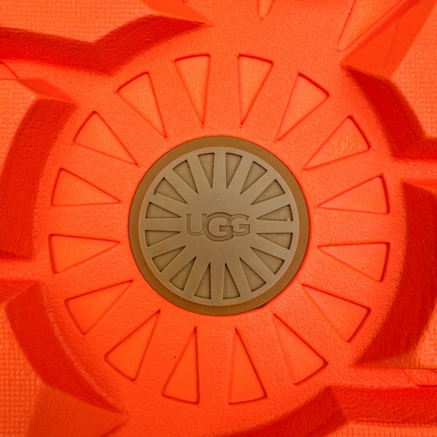 Pick up locally 💰640 UGG 4096 Tasman shallow mouth autumn and winter sheep fur integrated snow boots. All shoes are made from the same factory as ZP. Longfeng A-grade Australian imported sheep fur integrated men's and women's boots. Brand OEM production line. Fully follow the ZP process. OEM original pattern maker. Adhering to the principle of no original shoes and no development selection. Pay attention to every detail. The most authentic version on the market. TREADLITE "Light Wing" technology outsole. Lightweight/durable/flexible/pile size: 35 36 37 38 39 40 41 42 43 44 45 Coding: by3936030